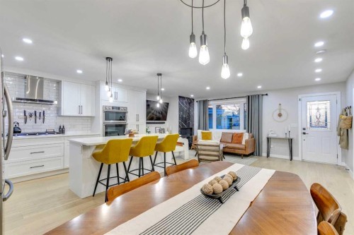 4528 Vegas Road Nw, Calgary, AB - Indoor Photo Showing Kitchen With Upgraded Kitchen