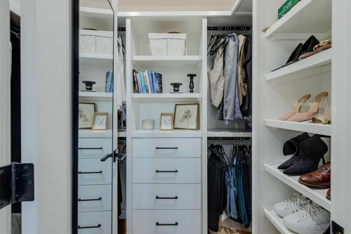 4528 Vegas Road Nw, Calgary, AB - Indoor With Storage