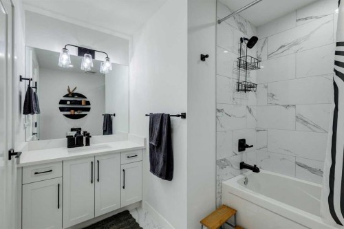 4528 Vegas Road Nw, Calgary, AB - Indoor Photo Showing Bathroom