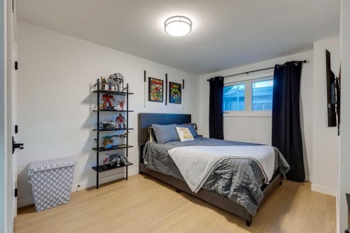 4528 Vegas Road Nw, Calgary, AB - Indoor Photo Showing Bedroom