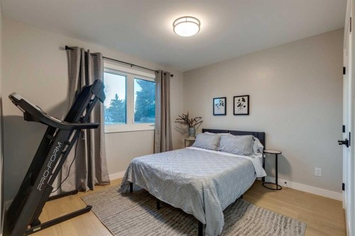 4528 Vegas Road Nw, Calgary, AB - Indoor Photo Showing Bedroom