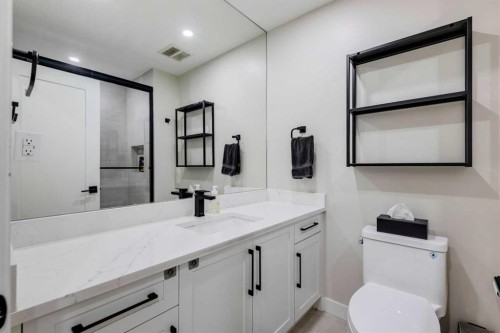 4528 Vegas Road Nw, Calgary, AB - Indoor Photo Showing Bathroom