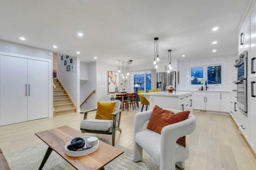 4528 Vegas Road Nw, Calgary, AB - Indoor Photo Showing Living Room