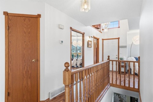 4507 37 Avenue Sw, Calgary, AB - Indoor Photo Showing Other Room