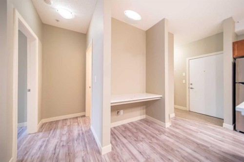 114-156 Country Village Circle Ne, Calgary, AB - Indoor Photo Showing Other Room