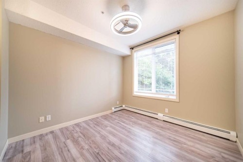 114-156 Country Village Circle Ne, Calgary, AB - Indoor Photo Showing Other Room