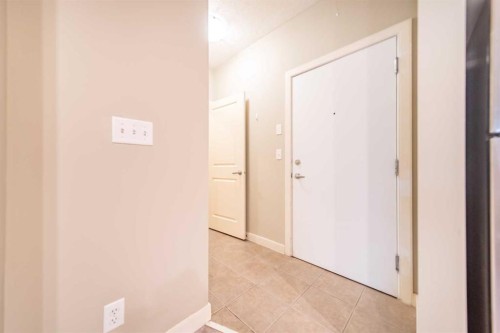 114-156 Country Village Circle Ne, Calgary, AB - Indoor Photo Showing Other Room