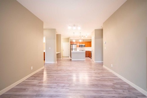 114-156 Country Village Circle Ne, Calgary, AB - Indoor Photo Showing Other Room