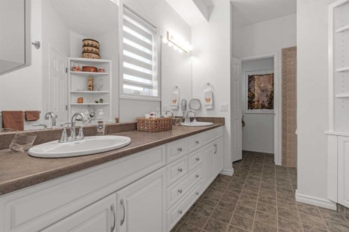 28 Prominence View Sw, Calgary, AB - Indoor Photo Showing Bathroom