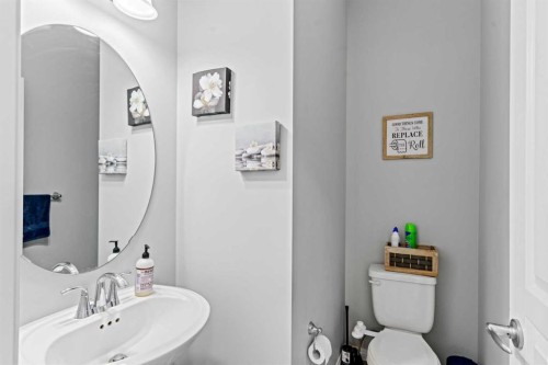 74 Legacy Glen Common Se, Calgary, AB - Indoor Photo Showing Bathroom