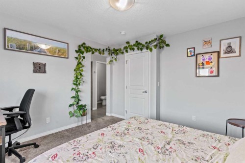 74 Legacy Glen Common Se, Calgary, AB - Indoor Photo Showing Bedroom