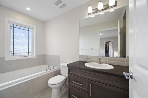 418 Windrow Common Sw, Airdrie, AB - Indoor Photo Showing Bathroom