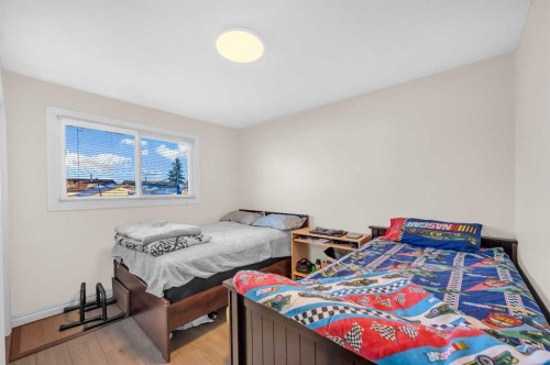 48 Faldale Close Ne, Calgary, AB - Indoor Photo Showing Bedroom