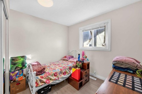 48 Faldale Close Ne, Calgary, AB - Indoor Photo Showing Bedroom