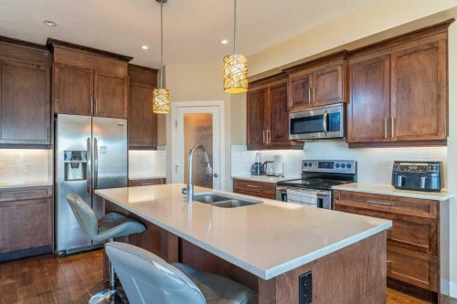 1241 Westmount Drive, Strathmore, AB - Indoor Photo Showing Kitchen With Double Sink With Upgraded Kitchen