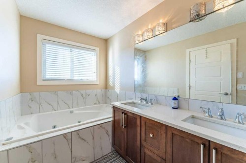 1241 Westmount Drive, Strathmore, AB - Indoor Photo Showing Bathroom