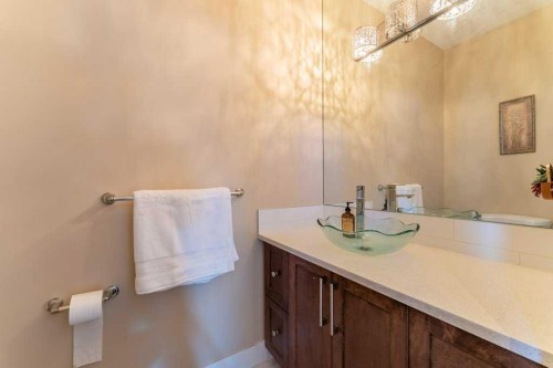 1241 Westmount Drive, Strathmore, AB - Indoor Photo Showing Bathroom