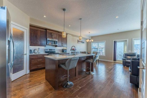 1241 Westmount Drive, Strathmore, AB - Indoor Photo Showing Kitchen With Upgraded Kitchen