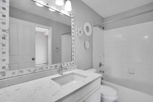 1119-333 Taravista Drive Ne, Calgary, AB - Indoor Photo Showing Bathroom
