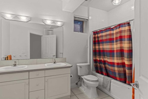 4 Prospect Close, Canmore, AB - Indoor Photo Showing Bathroom