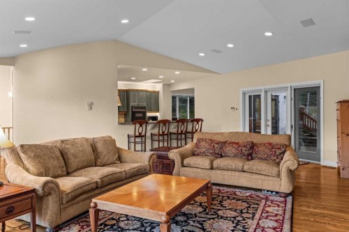 4 Prospect Close, Canmore, AB - Indoor Photo Showing Living Room