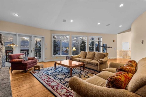 4 Prospect Close, Canmore, AB - Indoor Photo Showing Living Room