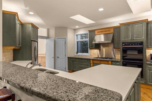 4 Prospect Close, Canmore, AB - Indoor Photo Showing Kitchen With Upgraded Kitchen