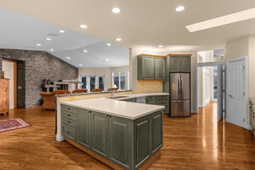 4 Prospect Close, Canmore, AB - Indoor Photo Showing Kitchen With Upgraded Kitchen