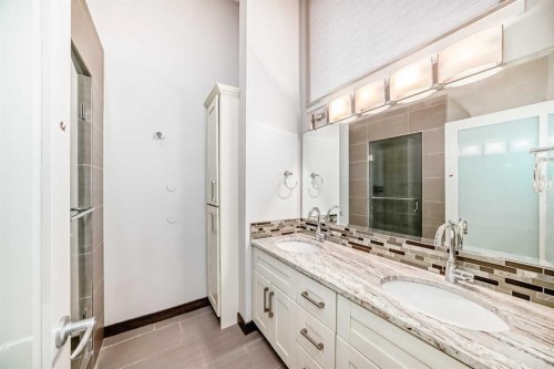 3825 1 Street Ne, Calgary, AB - Indoor Photo Showing Bathroom