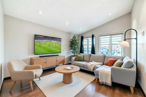3825 1 Street Ne, Calgary, AB - Indoor Photo Showing Living Room