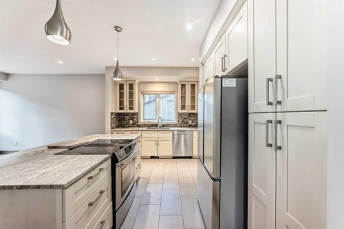 3825 1 Street Ne, Calgary, AB - Indoor Photo Showing Kitchen