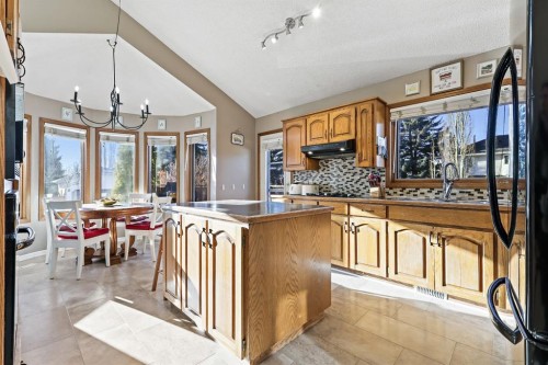 123 Mckerrell Crescent Se, Calgary, AB - Indoor Photo Showing Kitchen