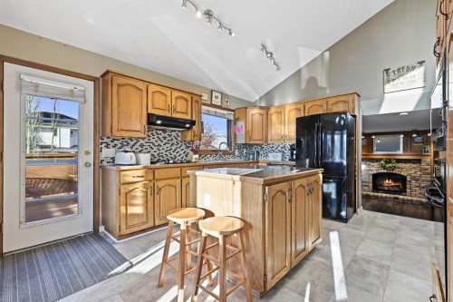 123 Mckerrell Crescent Se, Calgary, AB - Indoor Photo Showing Kitchen