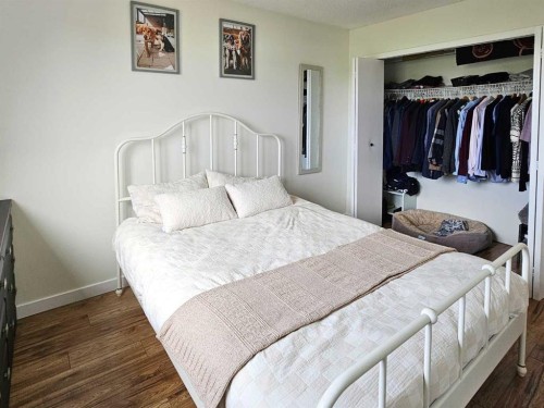 94 Hidden Spring Green Nw, Calgary, AB - Indoor Photo Showing Bedroom