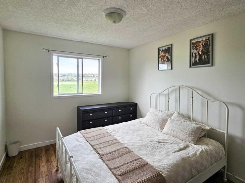94 Hidden Spring Green Nw, Calgary, AB - Indoor Photo Showing Bedroom