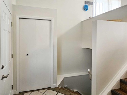 94 Hidden Spring Green Nw, Calgary, AB - Indoor Photo Showing Other Room