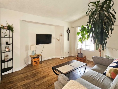 94 Hidden Spring Green Nw, Calgary, AB - Indoor Photo Showing Living Room