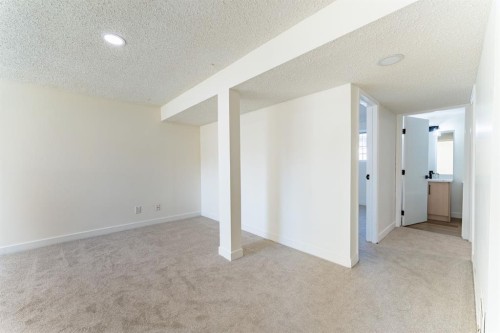 344 Templeview Drive Ne, Calgary, AB - Indoor Photo Showing Other Room