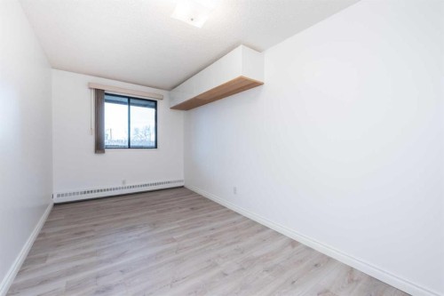 311-9800 Horton Road Sw, Calgary, AB - Indoor Photo Showing Other Room