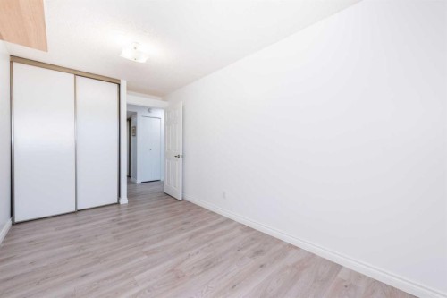 311-9800 Horton Road Sw, Calgary, AB - Indoor Photo Showing Other Room