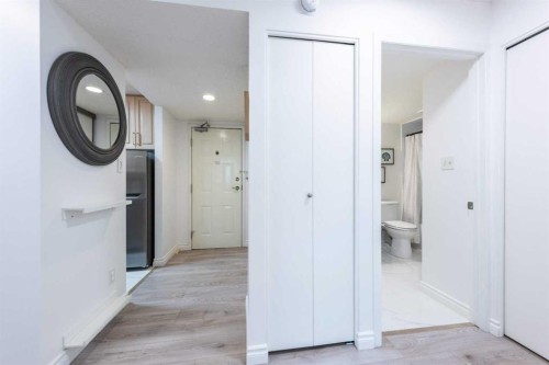 311-9800 Horton Road Sw, Calgary, AB - Indoor Photo Showing Other Room