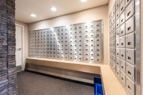 311-9800 Horton Road Sw, Calgary, AB - Indoor Photo Showing Other Room