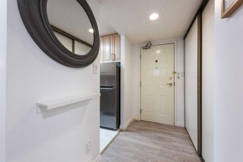 311-9800 Horton Road Sw, Calgary, AB - Indoor Photo Showing Other Room