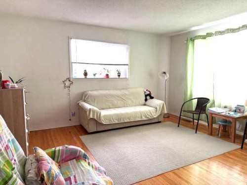 1436 Robson Crescent Se, Calgary, AB - Indoor Photo Showing Bedroom