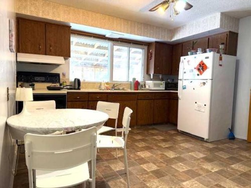 1436 Robson Crescent Se, Calgary, AB - Indoor