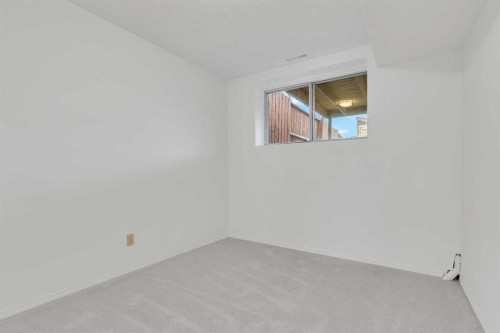 2948 Doverville Crescent Se, Calgary, AB - Indoor Photo Showing Other Room