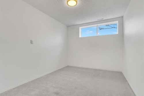 2948 Doverville Crescent Se, Calgary, AB - Indoor Photo Showing Other Room