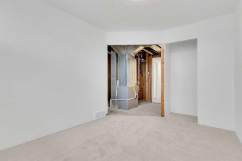 2948 Doverville Crescent Se, Calgary, AB - Indoor Photo Showing Other Room