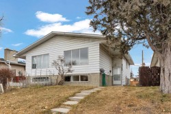 2948 Doverville Crescent SE Calgary, AB T2B 1T9