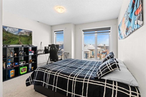 492 Chinook Gate Square Sw, Airdrie, AB - Indoor Photo Showing Bedroom